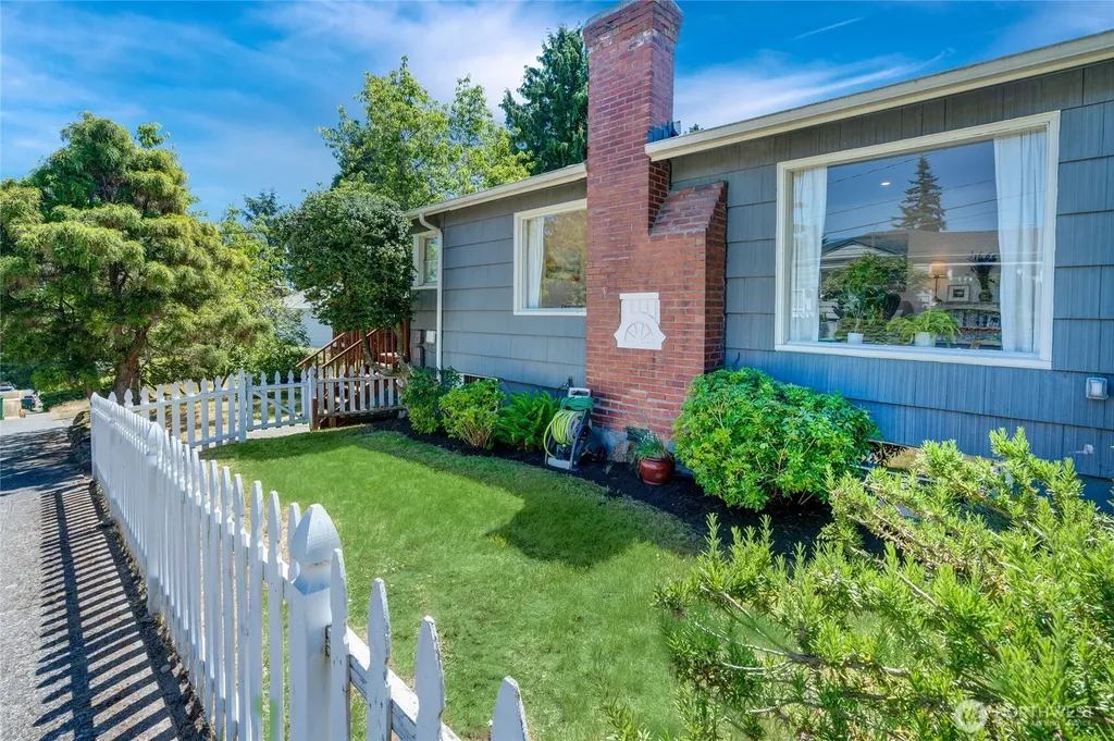 8526 17th Avenue NE Seattle WA 98115