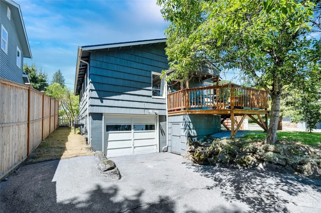 8526 17th Avenue NE Seattle WA 98115