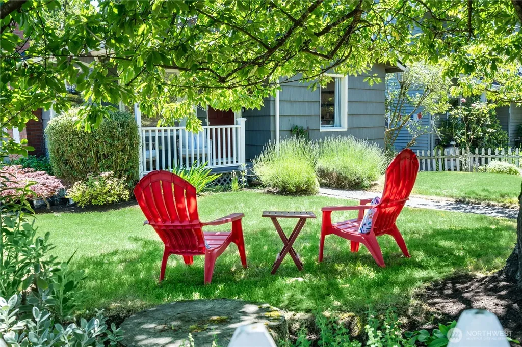 8526 17th Avenue NE Seattle WA 98115