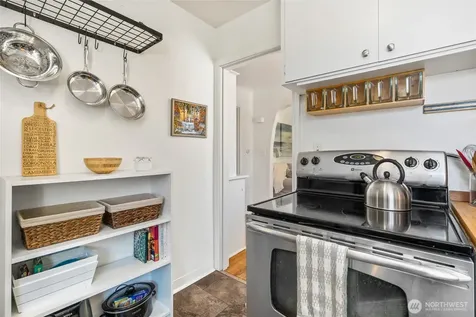 8526 17th Avenue NE Seattle WA 98115
