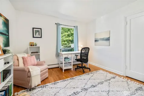 8526 17th Avenue NE Seattle WA 98115