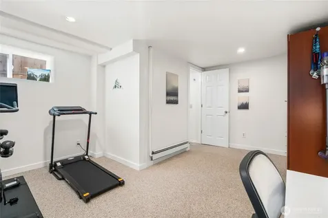 8526 17th Avenue NE Seattle WA 98115