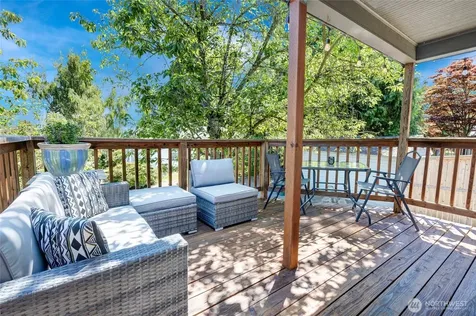8526 17th Avenue NE Seattle WA 98115
