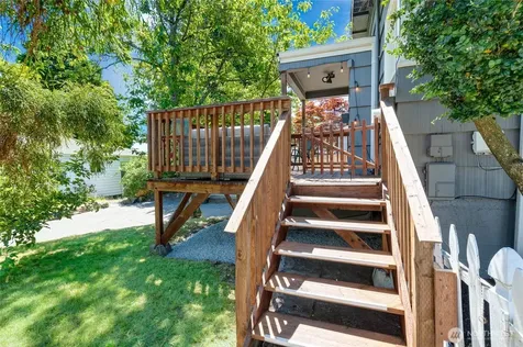 8526 17th Avenue NE Seattle WA 98115
