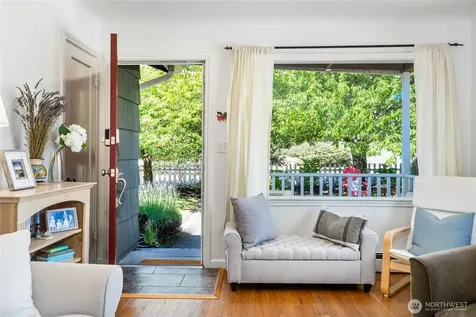 8526 17th Avenue NE Seattle WA 98115
