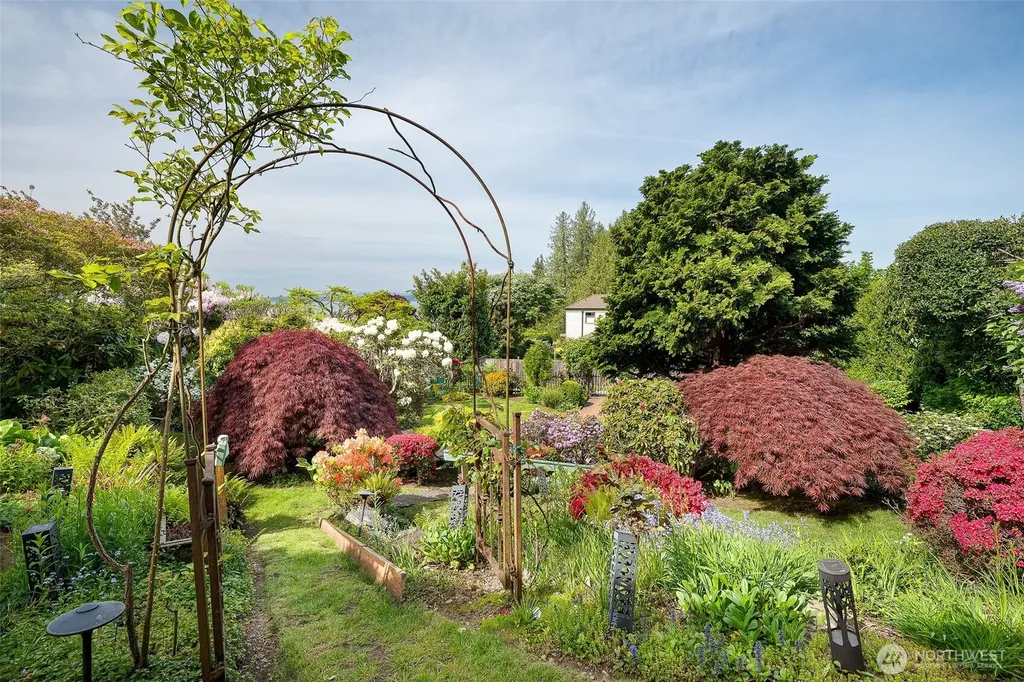 13015 8th Avenue NW Seattle WA 98177