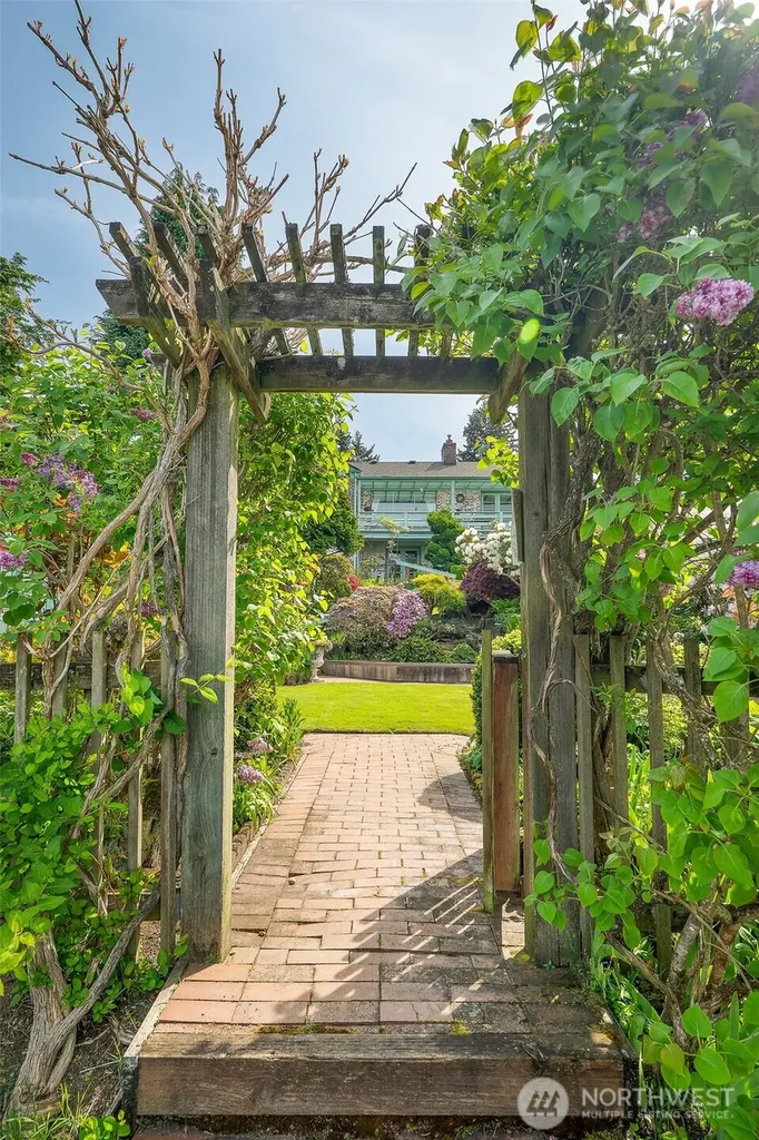 13015 8th Avenue NW Seattle WA 98177