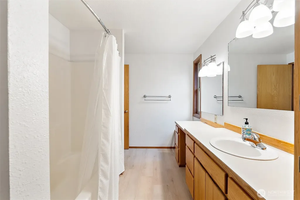 1121 Shelton Avenue SE Renton WA 98058