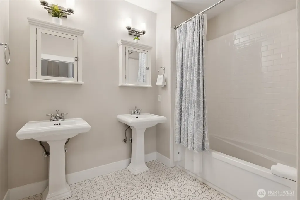 211 Market Street Pacific Beach WA 98571
