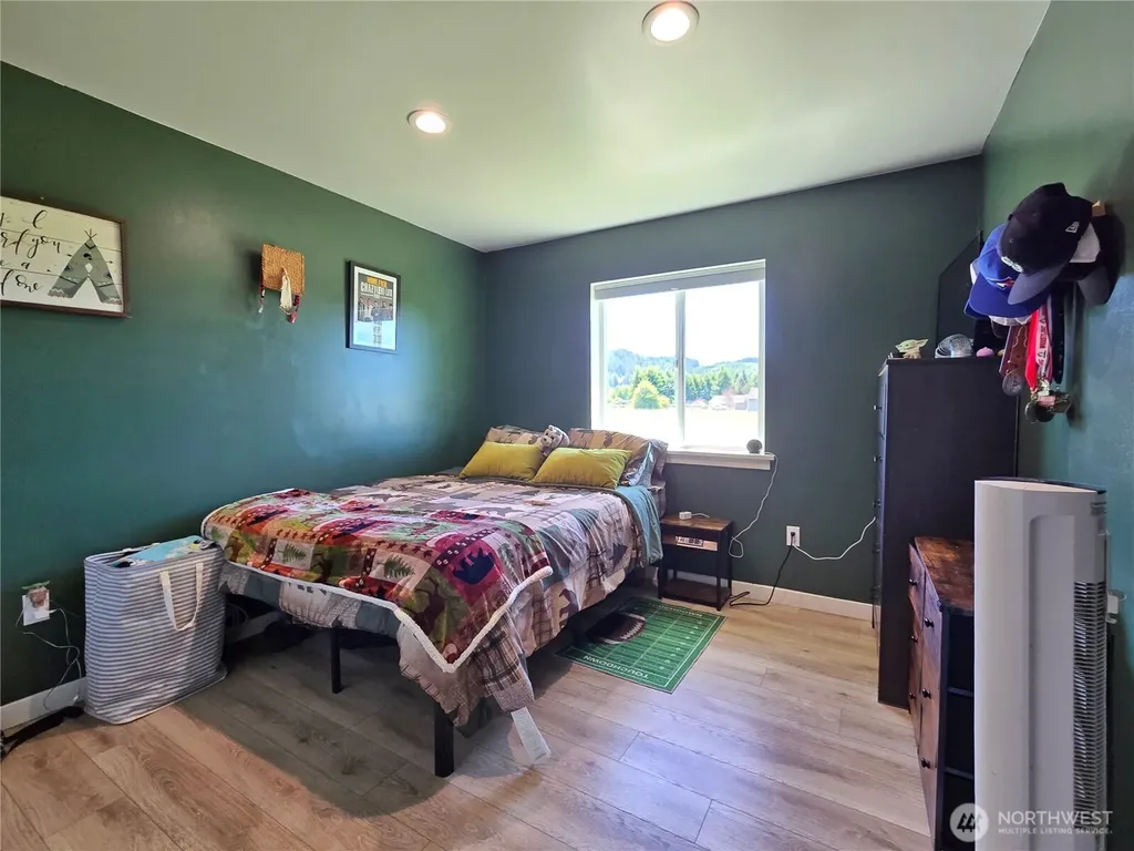 1040 Ashwood Lane Forks WA 98331