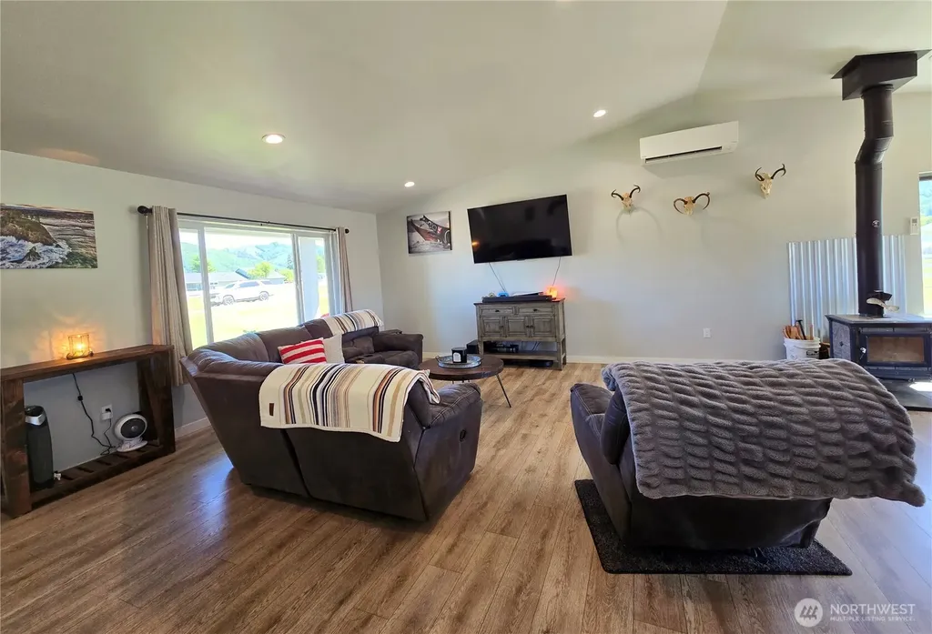 1040 Ashwood Lane Forks WA 98331