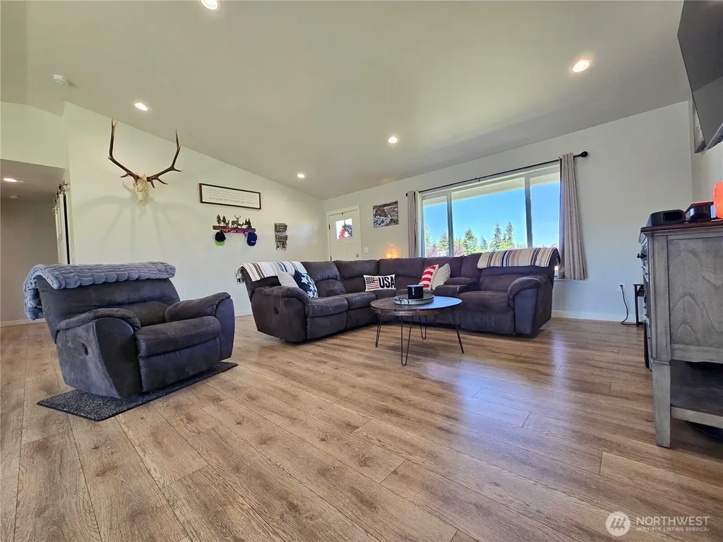 1040 Ashwood Lane Forks WA 98331
