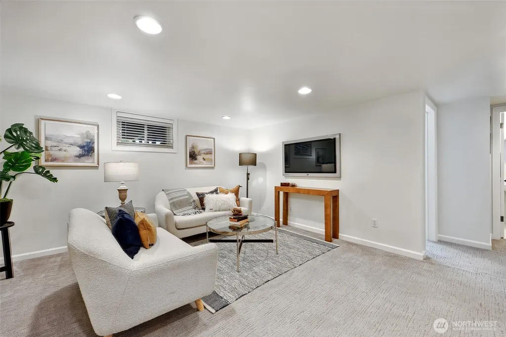 8018 40th Avenue NE Seattle WA 98115