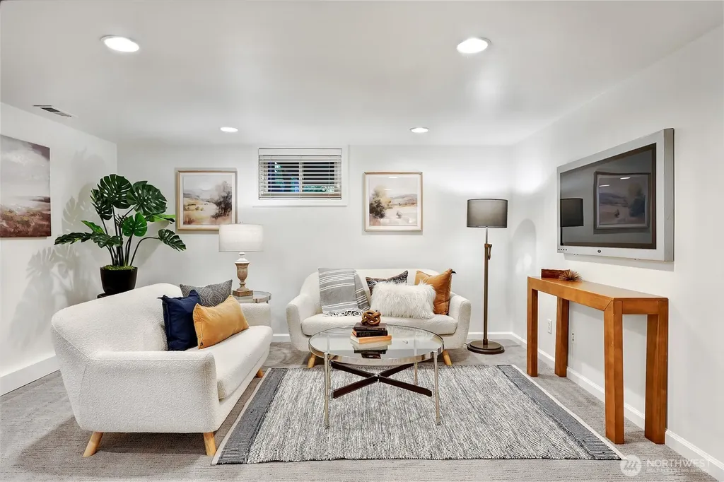 8018 40th Avenue NE Seattle WA 98115