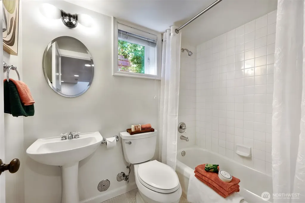 8018 40th Avenue NE Seattle WA 98115