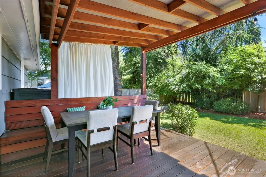 8018 40th Avenue NE Seattle WA 98115