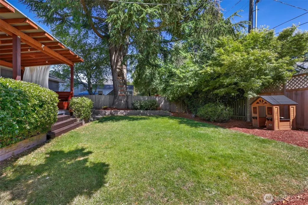 8018 40th Avenue NE Seattle WA 98115