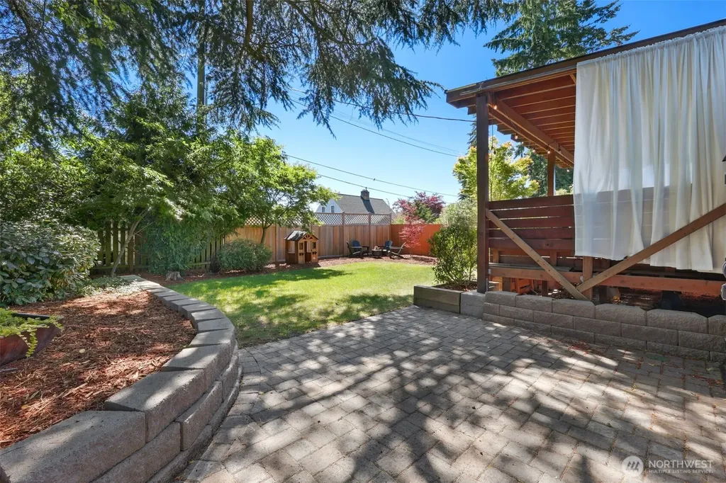 8018 40th Avenue NE Seattle WA 98115