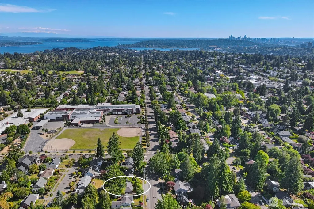 8018 40th Avenue NE Seattle WA 98115