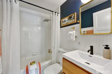 8018 40th Avenue NE Seattle WA 98115