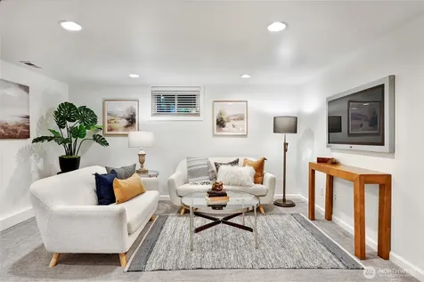8018 40th Avenue NE Seattle WA 98115
