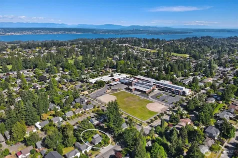 8018 40th Avenue NE Seattle WA 98115