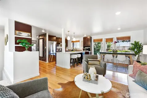 8018 40th Avenue NE Seattle WA 98115