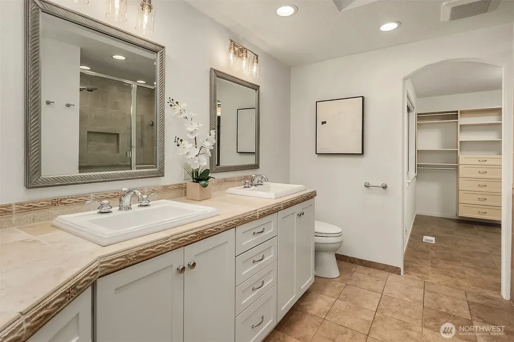 933 6th Place S Kirkland WA 98033