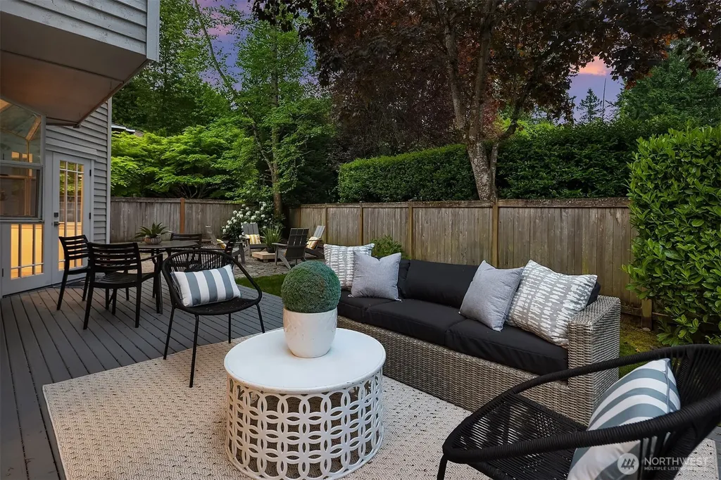 933 6th Place S Kirkland WA 98033