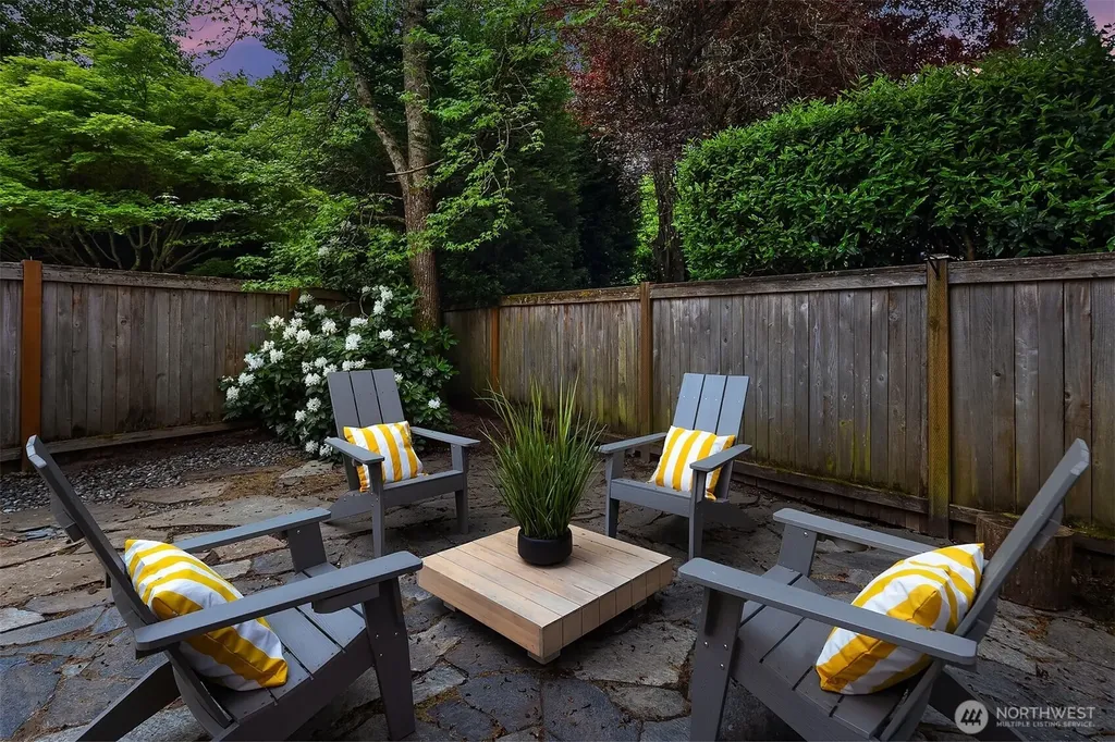 933 6th Place S Kirkland WA 98033