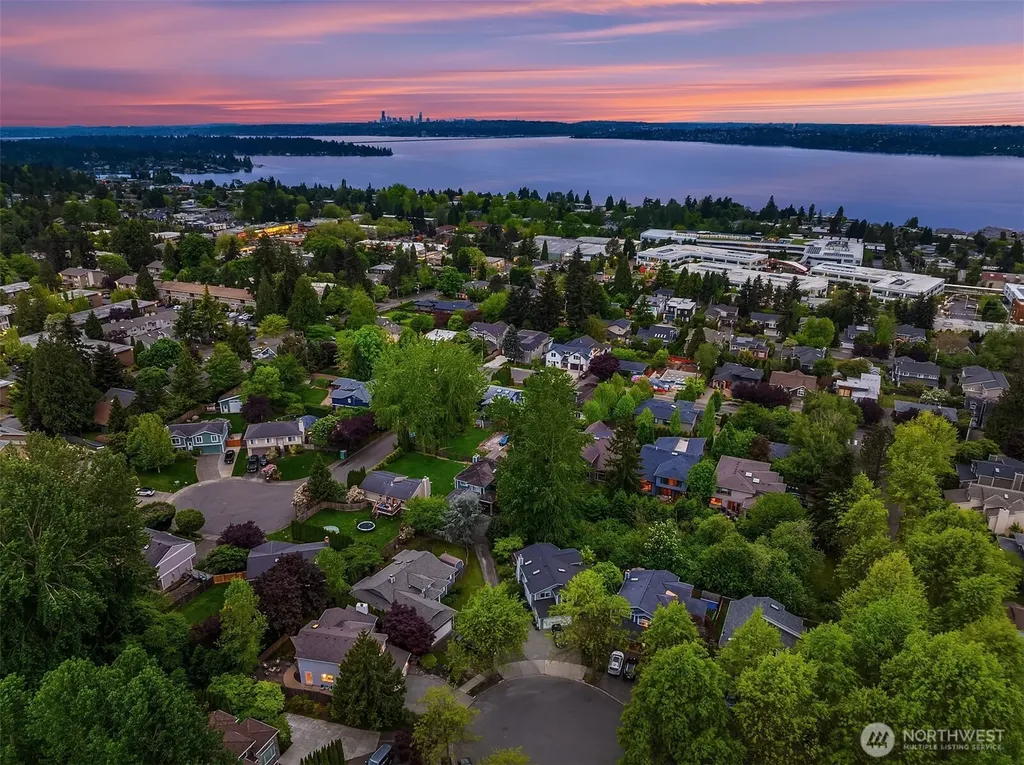 933 6th Place S Kirkland WA 98033