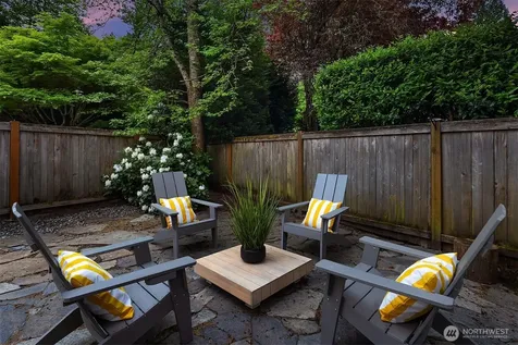 933 6th Place S Kirkland WA 98033