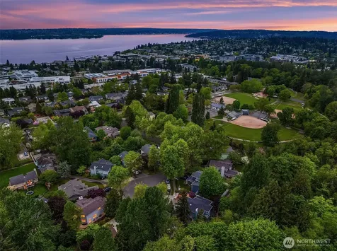 933 6th Place S Kirkland WA 98033