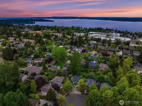 933 6th Place S Kirkland WA 98033