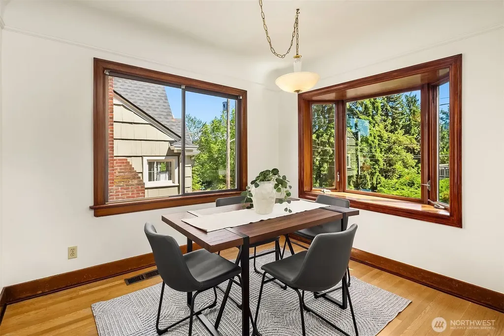 3802 NE 52nd Street Seattle WA 98105