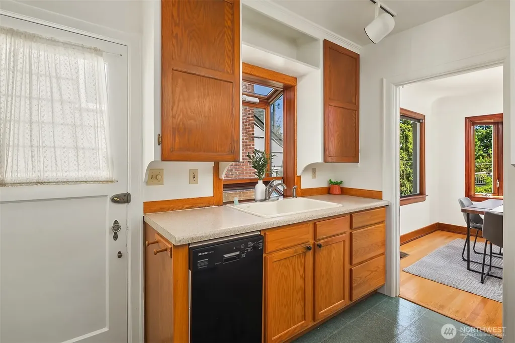 3802 NE 52nd Street Seattle WA 98105