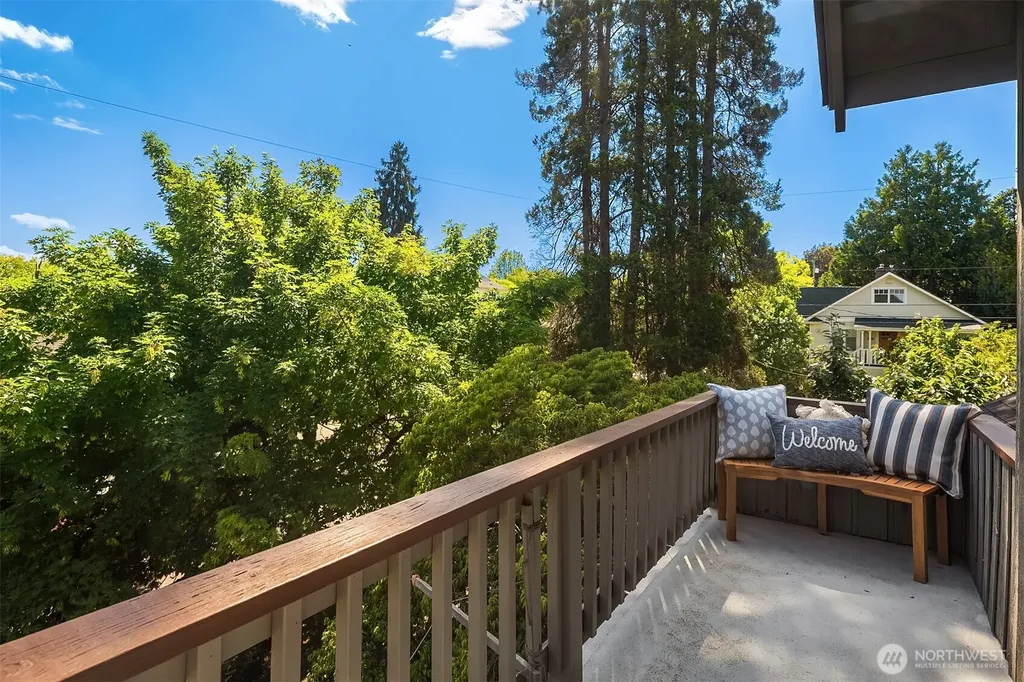 3802 NE 52nd Street Seattle WA 98105
