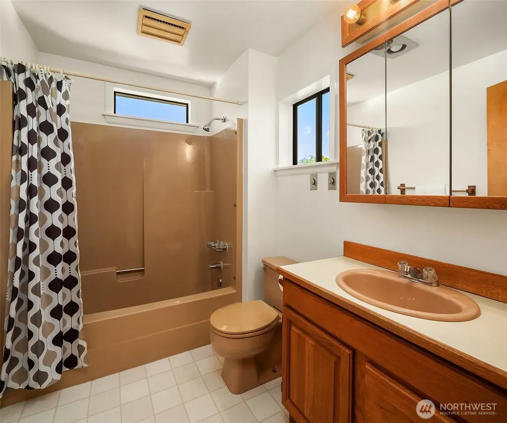 3802 NE 52nd Street Seattle WA 98105