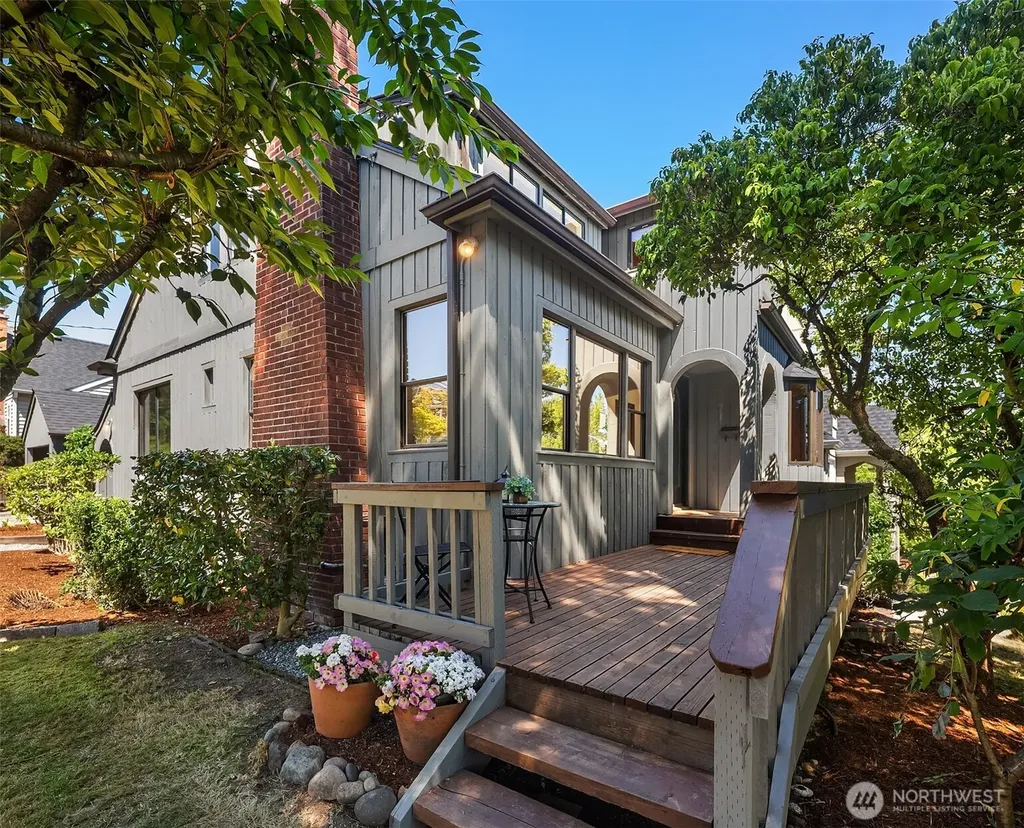 3802 NE 52nd Street Seattle WA 98105