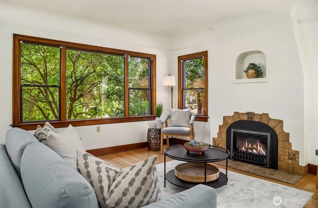 3802 NE 52nd Street Seattle WA 98105