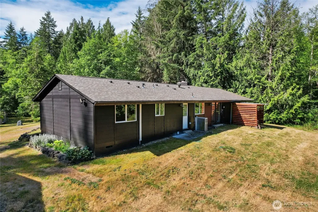 2958 NW Four Wheel Drive Seabeck WA 98380