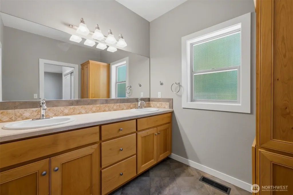 11417 Cedar Grove Street NW Gig Harbor WA 98329
