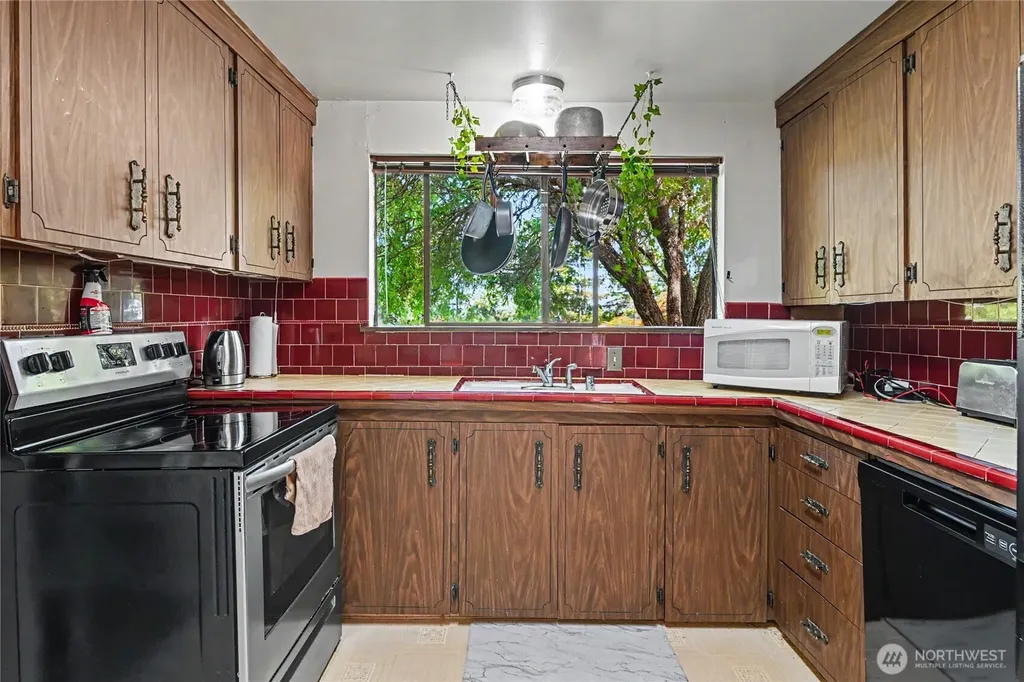 5669 Kitsap Way Bremerton WA 98312