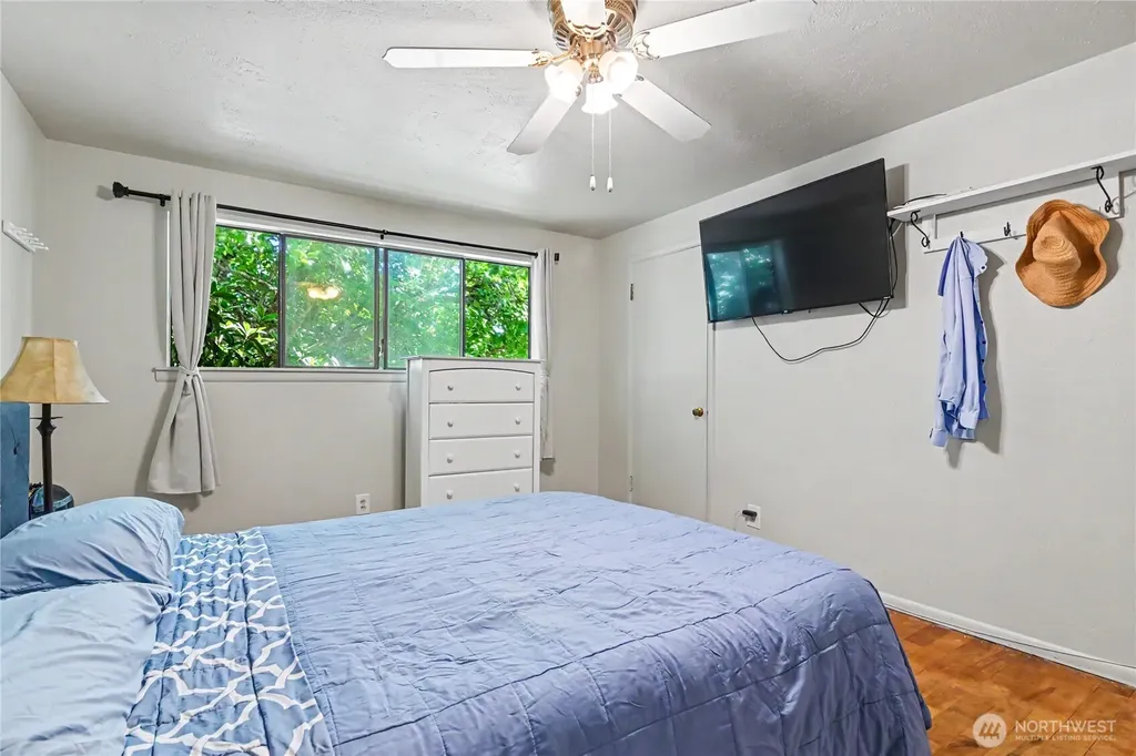 5669 Kitsap Way Bremerton WA 98312