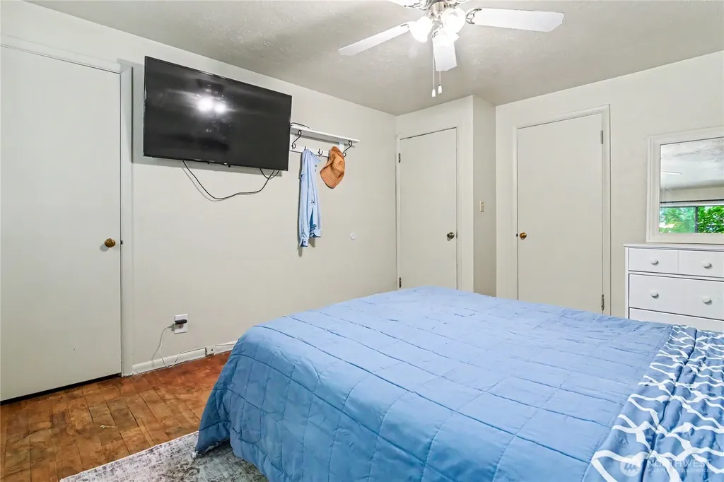 5669 Kitsap Way Bremerton WA 98312