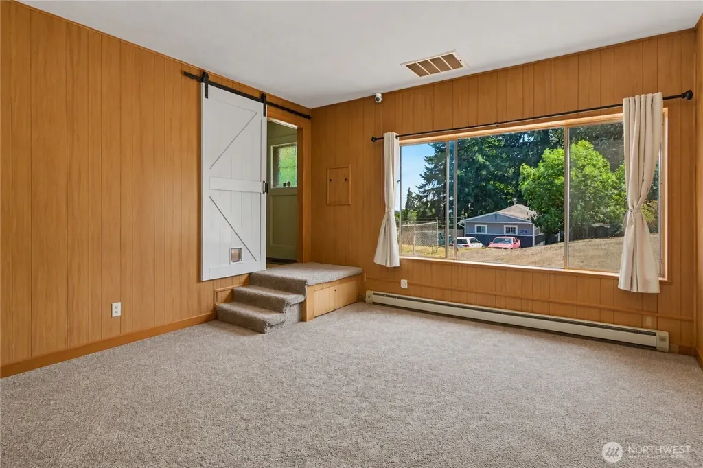 5669 Kitsap Way Bremerton WA 98312