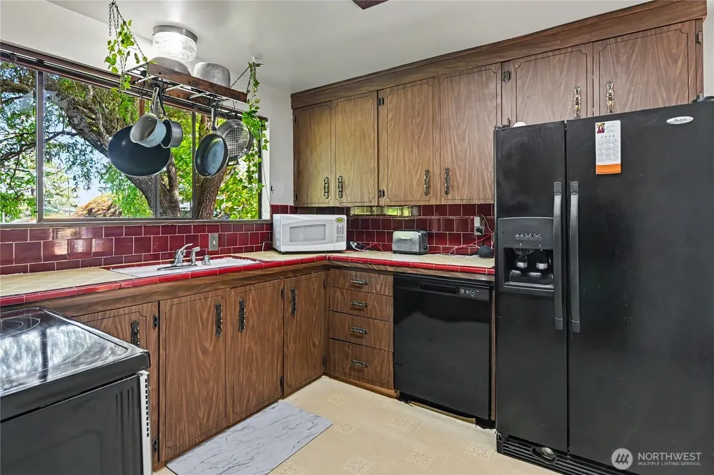 5669 Kitsap Way Bremerton WA 98312
