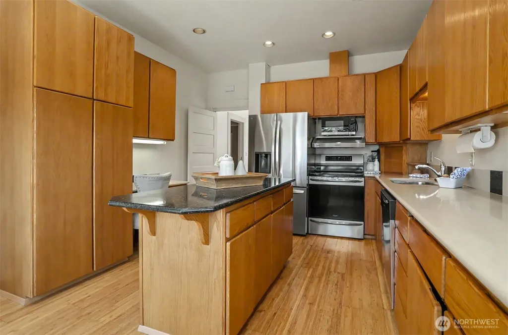 4317 Phinney Avenue N Seattle WA 98103