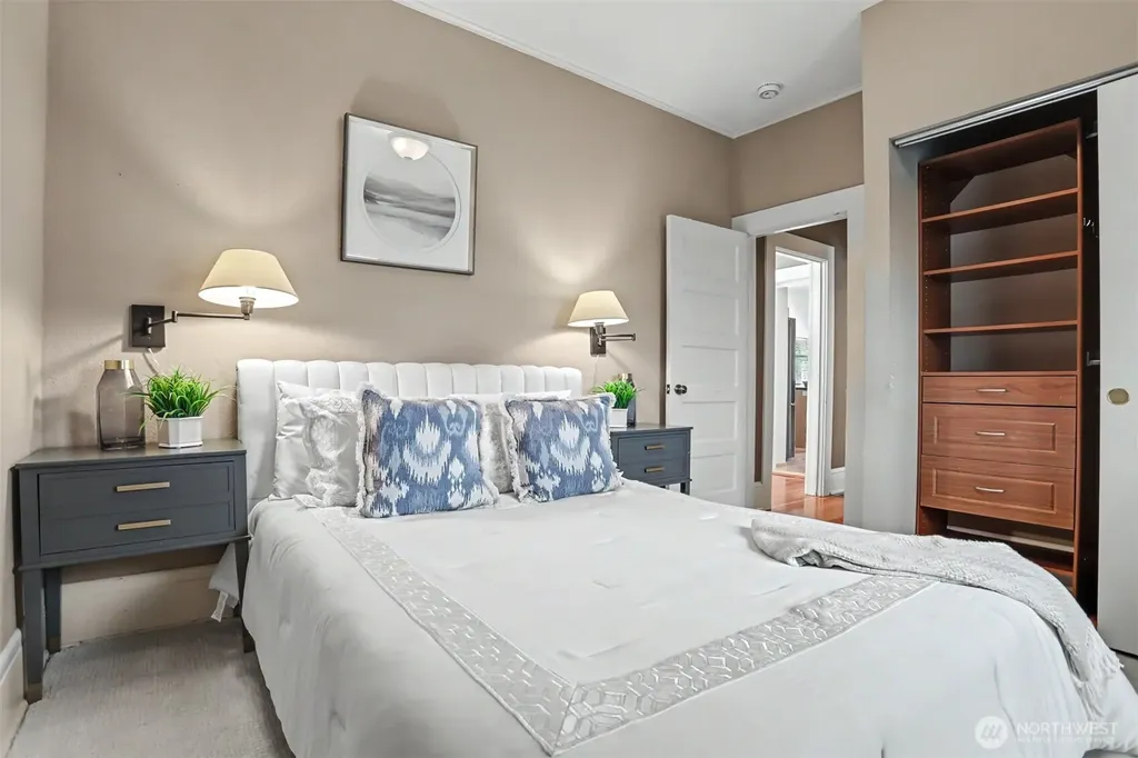 4317 Phinney Avenue N Seattle WA 98103