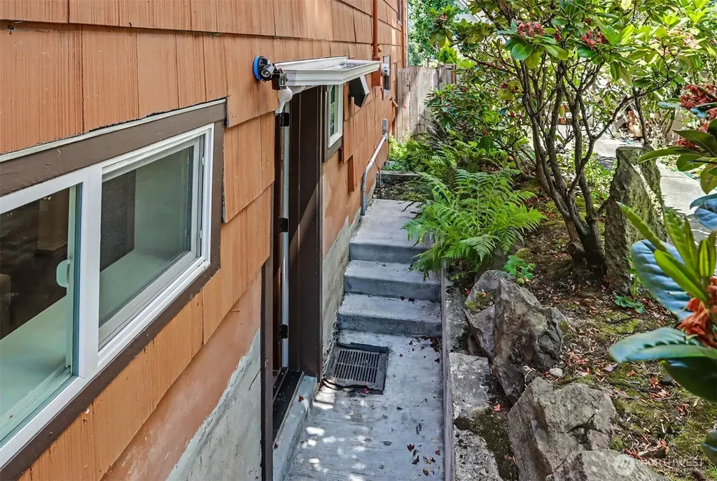 4317 Phinney Avenue N Seattle WA 98103